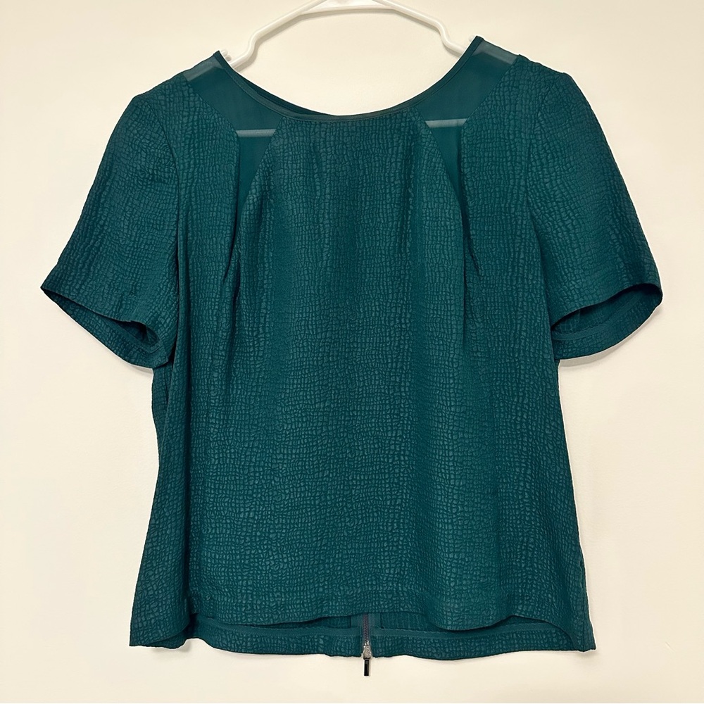 A. Moss 100% Silk Green Short Sleeve Blouse with back Zipper Accent Women's 6